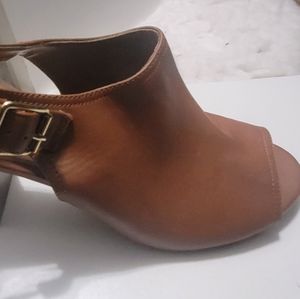 Leather open-top bootie